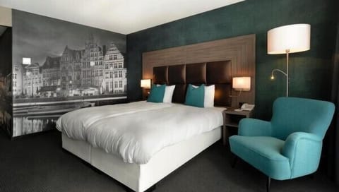 In-room safe, desk, soundproofing, free WiFi