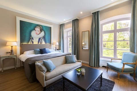 Luxury Double Room | Minibar, in-room safe, desk, iron/ironing board