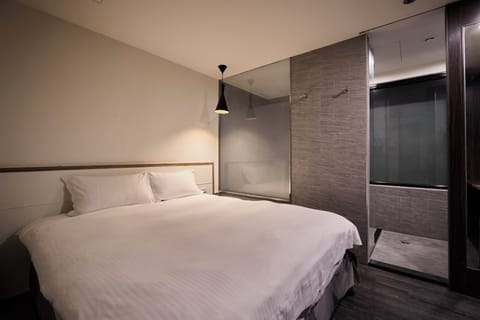 Economy Double Room | Desk, free WiFi