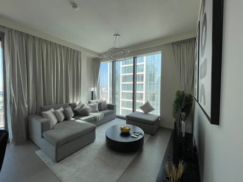Family Apartment, Balcony, City View | Living area