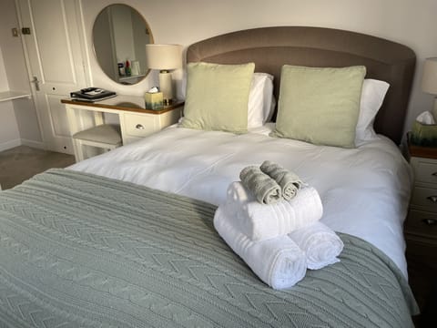 Double Room | Individually decorated, individually furnished, desk, iron/ironing board