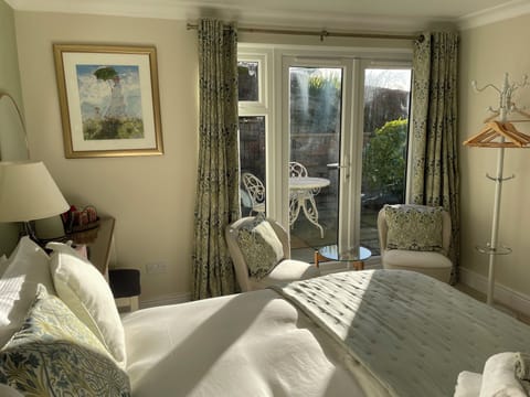 Double Room | Individually decorated, individually furnished, desk, iron/ironing board