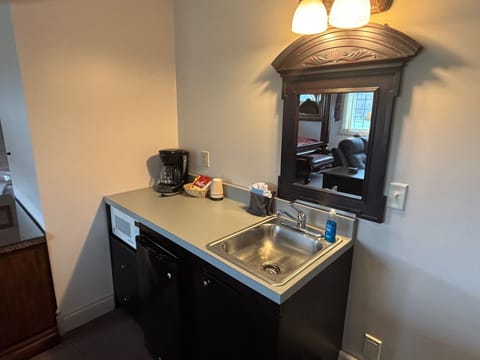 Grand Double Room Single Use, 1 Bedroom, Kitchenette, River View | Private kitchenette | Coffee/tea maker