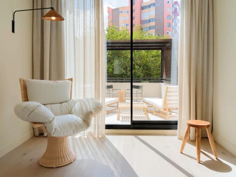 Standard Room, 1 Queen Bed, Terrace (XL) | Hypo-allergenic bedding, down comforters, memory foam beds, minibar