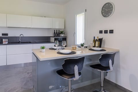 Apartment, Vineyard View | Private kitchen | Full-size fridge, microwave, oven, stovetop