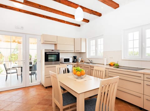 Villa (Vila Nira Radonić) | Dining room