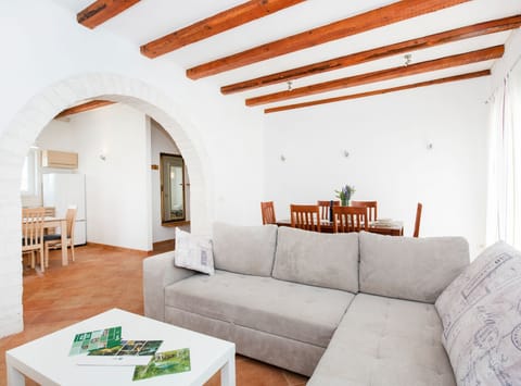 Villa (Vila Nira Radonić) | Living room | 32-inch flat-screen TV with cable channels