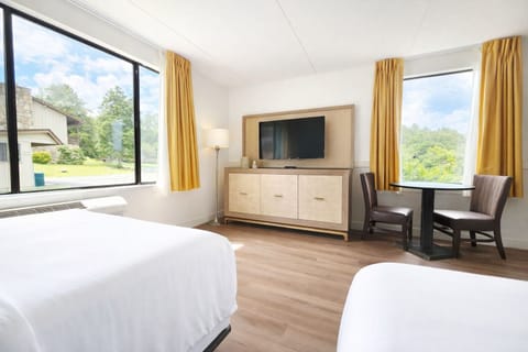 Signature Room, 2 Queen Beds, Balcony, Mountain View | Individually furnished, desk, laptop workspace, free WiFi