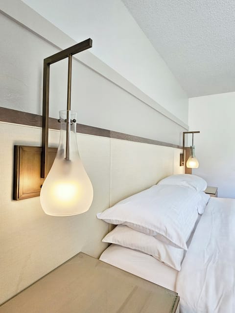 Individually furnished, desk, laptop workspace, free WiFi