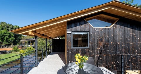 Design Bungalow, 2 Bedrooms, Kitchen, Garden View | Terrace/patio