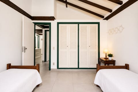Deluxe House, 4 Bedrooms, Private Pool | 4 bedrooms, blackout drapes, iron/ironing board, WiFi (free)