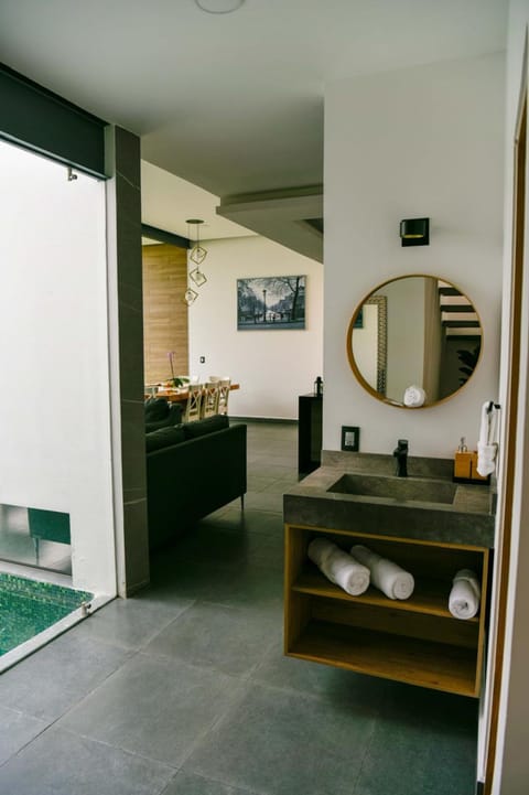 Deluxe Villa | Bathroom
