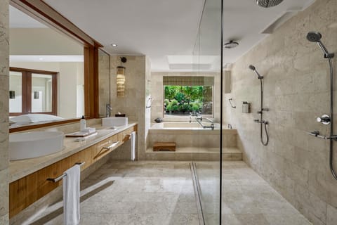 Executive Suite, 1 King Bed (Executive) | Bathroom | Separate tub and shower, spring water tub, rainfall showerhead