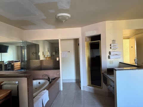 Suite, 1 King Bed, Smoking | Bathroom | Bathtub, towels, soap, shampoo