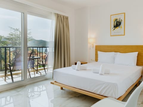 Standard Double Room, Balcony, Sea View | In-room safe, blackout drapes, iron/ironing board, free WiFi