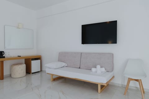 Superior Suite, Balcony, Sea View | In-room safe, blackout drapes, iron/ironing board, free WiFi