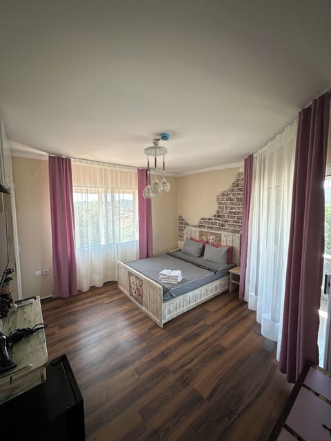 Comfort Double Room | Soundproofing, iron/ironing board, free WiFi