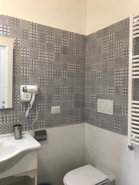 Classic Double Room, Balcony | Bathroom | Shower, hair dryer, towels, soap