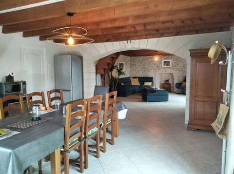 Deluxe Apartment, Garden View | Private kitchen