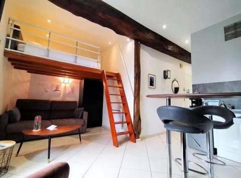 Classic Apartment, Garden View | Living area | TV