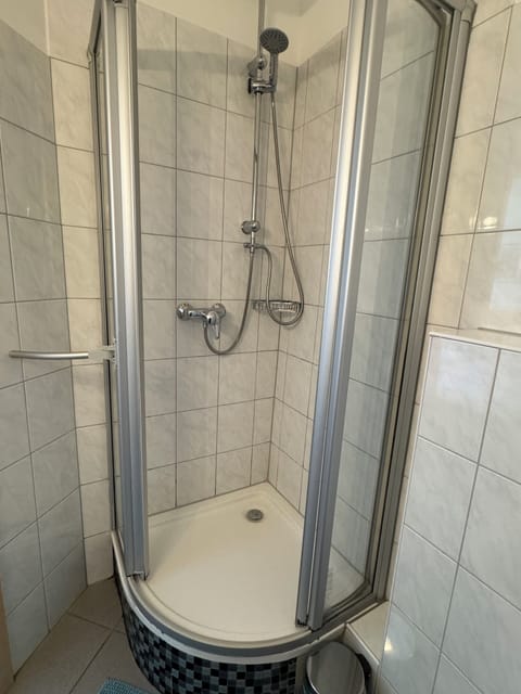 Combined shower/tub, hair dryer, towels, soap