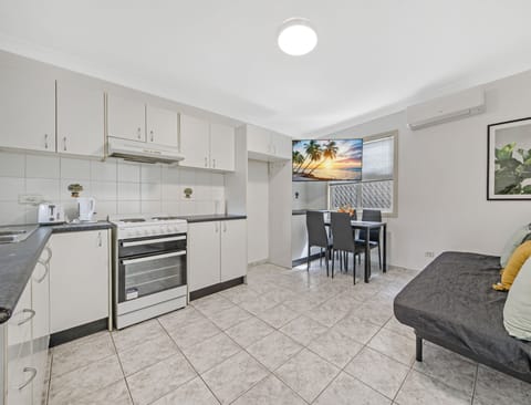 House, 1 Bedroom (NFA011B) | Private kitchen | Fridge, microwave, oven, stovetop