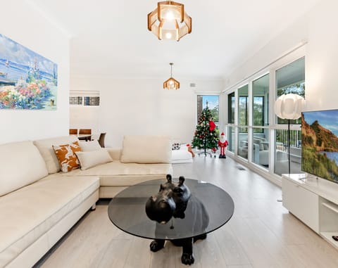 House, 3 Bedrooms (NFO008) | Living area | TV