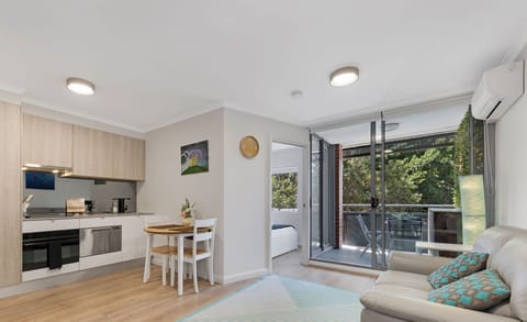 Apartment, 1 Bedroom (NSH551-42) | Private kitchen | Microwave, oven, stovetop, cookware/dishes/utensils