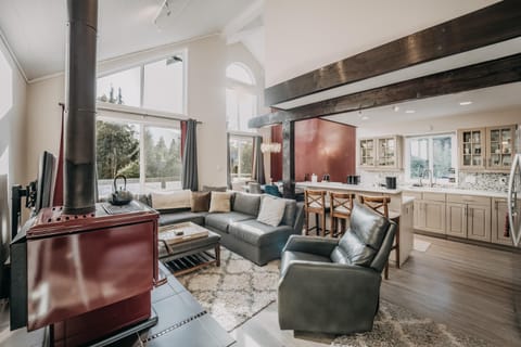 Cabin, 3 Bedrooms, Balcony | Living room