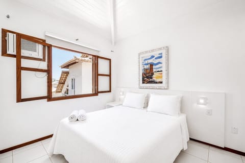 Deluxe House, 4 Bedrooms, Air conditioning | 4 bedrooms, blackout drapes, iron/ironing board, WiFi (free)