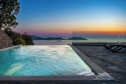 10 outdoor pools