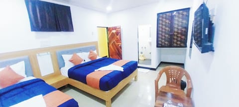 Standard Double Room | Desk, laptop workspace, free WiFi