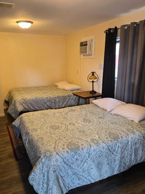 Blackout drapes, free WiFi, bed sheets