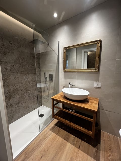 Luxury Double Room, Private Bathroom, Garden Area | Bathroom | Shower, hair dryer, bathrobes, slippers