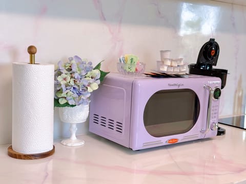 Romantic Cabin, Lake View | Private kitchen | Microwave, stovetop, coffee/tea maker, cookware/dishes/utensils