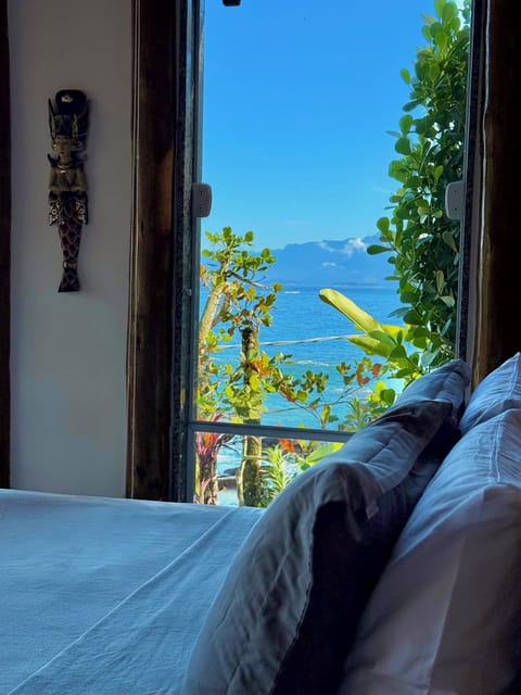 Comfort Suite, Beach View | 1 bedroom, in-room safe, desk, laptop workspace