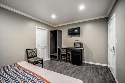 Desk, iron/ironing board, free WiFi