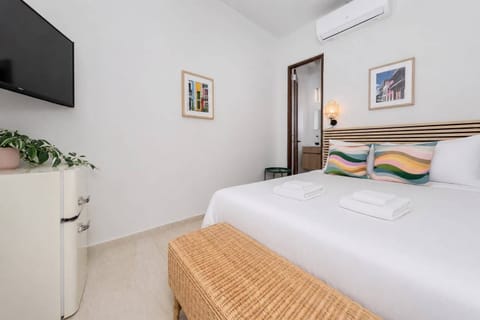 Deluxe Double Room | Desk, laptop workspace, WiFi (free)