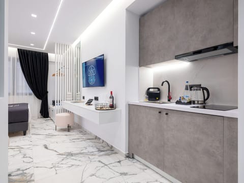 Fade | Private kitchen | Stovetop, electric kettle, toaster