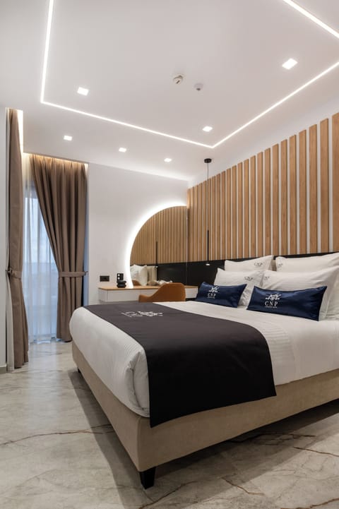 Focus | Premium bedding, memory foam beds, minibar, in-room safe