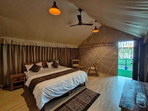 Deluxe Double Room, Garden View | Desk, laptop workspace
