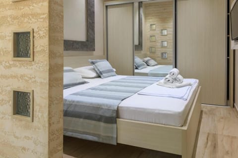 Family Quadruple Room | In-room safe, laptop workspace, iron/ironing board, free WiFi