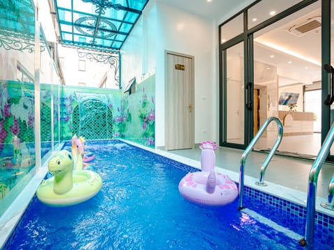Indoor pool, outdoor pool