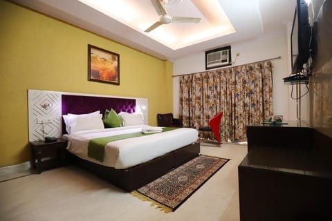 Deluxe Double Room, Balcony | Soundproofing, iron/ironing board, free WiFi