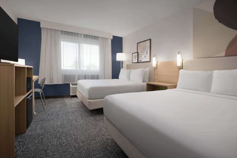 Premium bedding, in-room safe, desk, laptop workspace