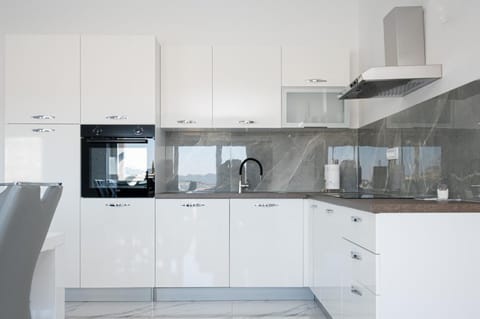 Apartment (Panoramic View Apartment ILM) | Private kitchen | Fridge