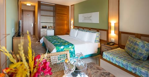 Superior Room, Beach View (Prédio Central) | Minibar, in-room safe, desk, blackout drapes