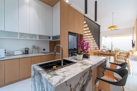 Deluxe Villa, Pool View | Private kitchen | Fridge, microwave, stovetop, cookware/dishes/utensils