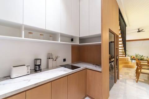 Fridge, microwave, stovetop, cookware/dishes/utensils