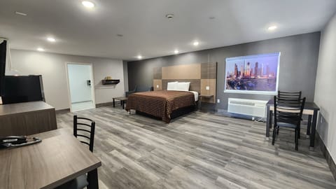 Deluxe Room, 1 King Bed, Non Smoking, Kitchenette | Premium bedding, desk, laptop workspace, blackout drapes